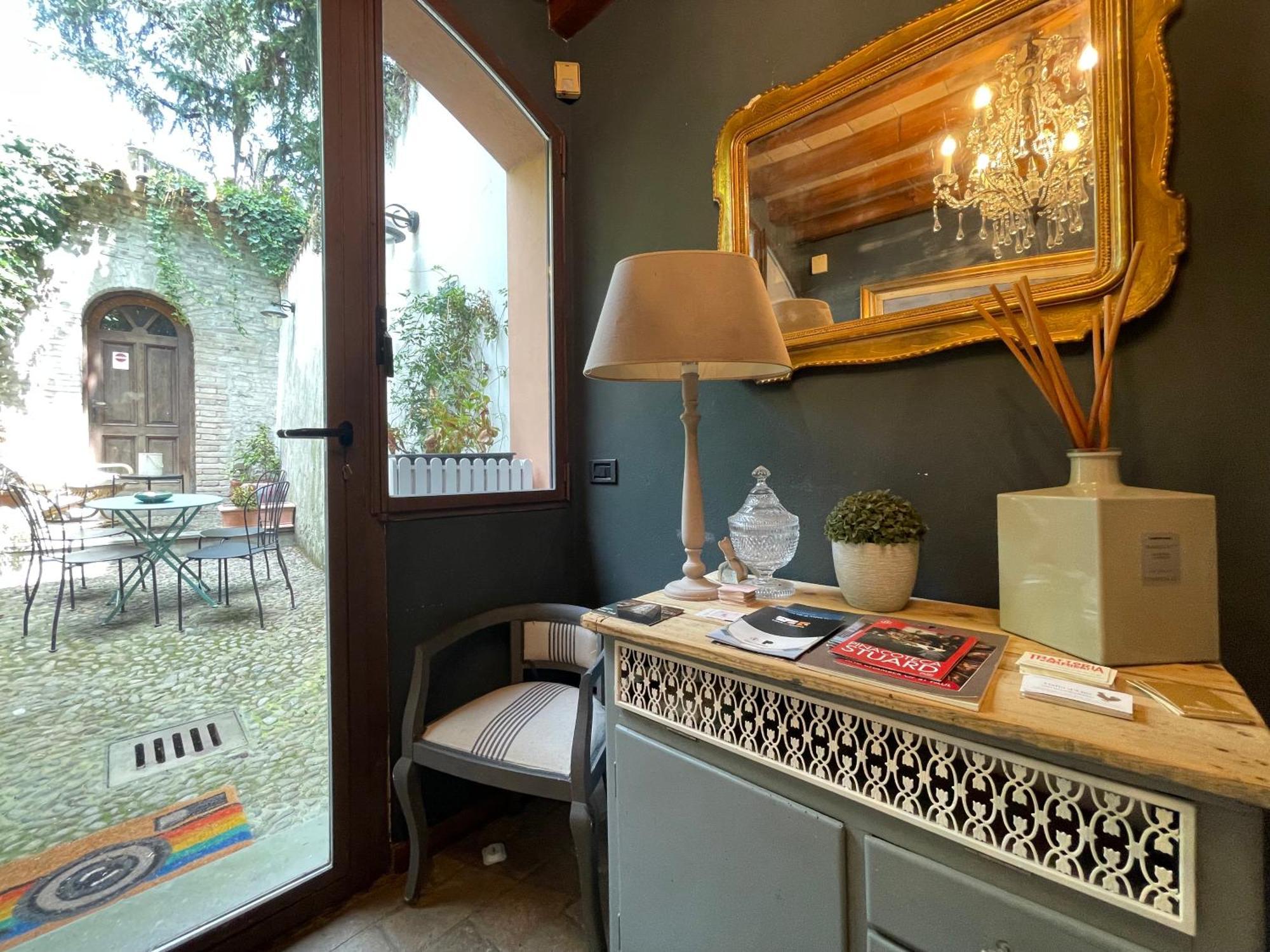 Le Camere Di Bsuites Affittacamere Парма Екстериор снимка