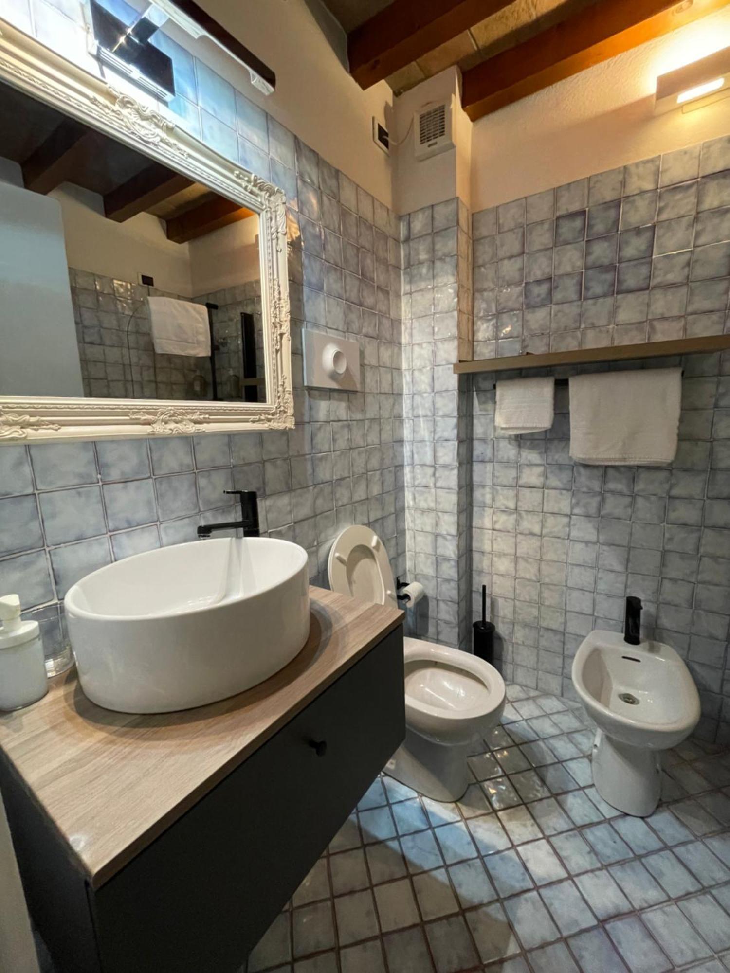 Le Camere Di Bsuites Affittacamere Парма Стая снимка
