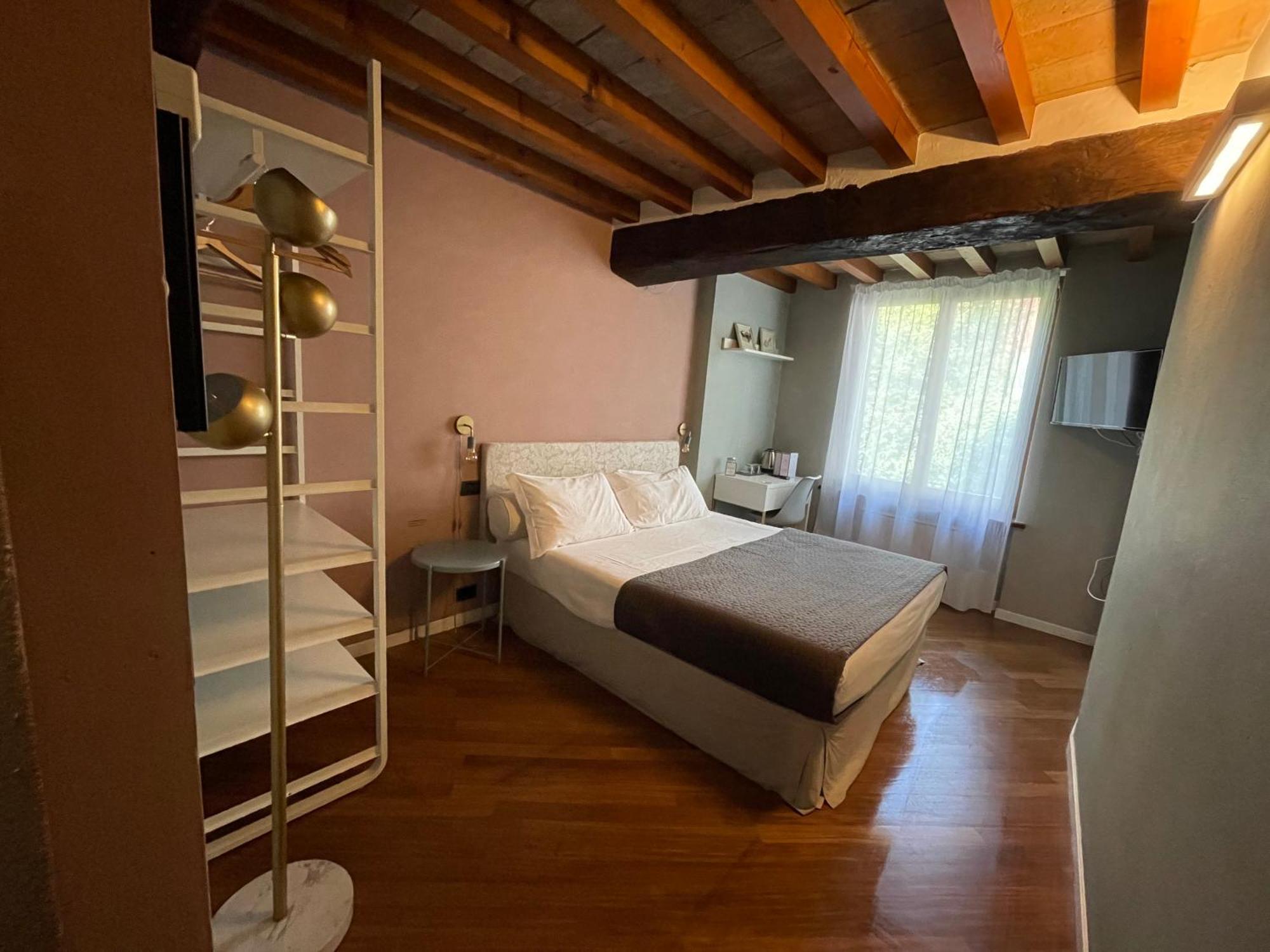 Le Camere Di Bsuites Affittacamere Парма Екстериор снимка