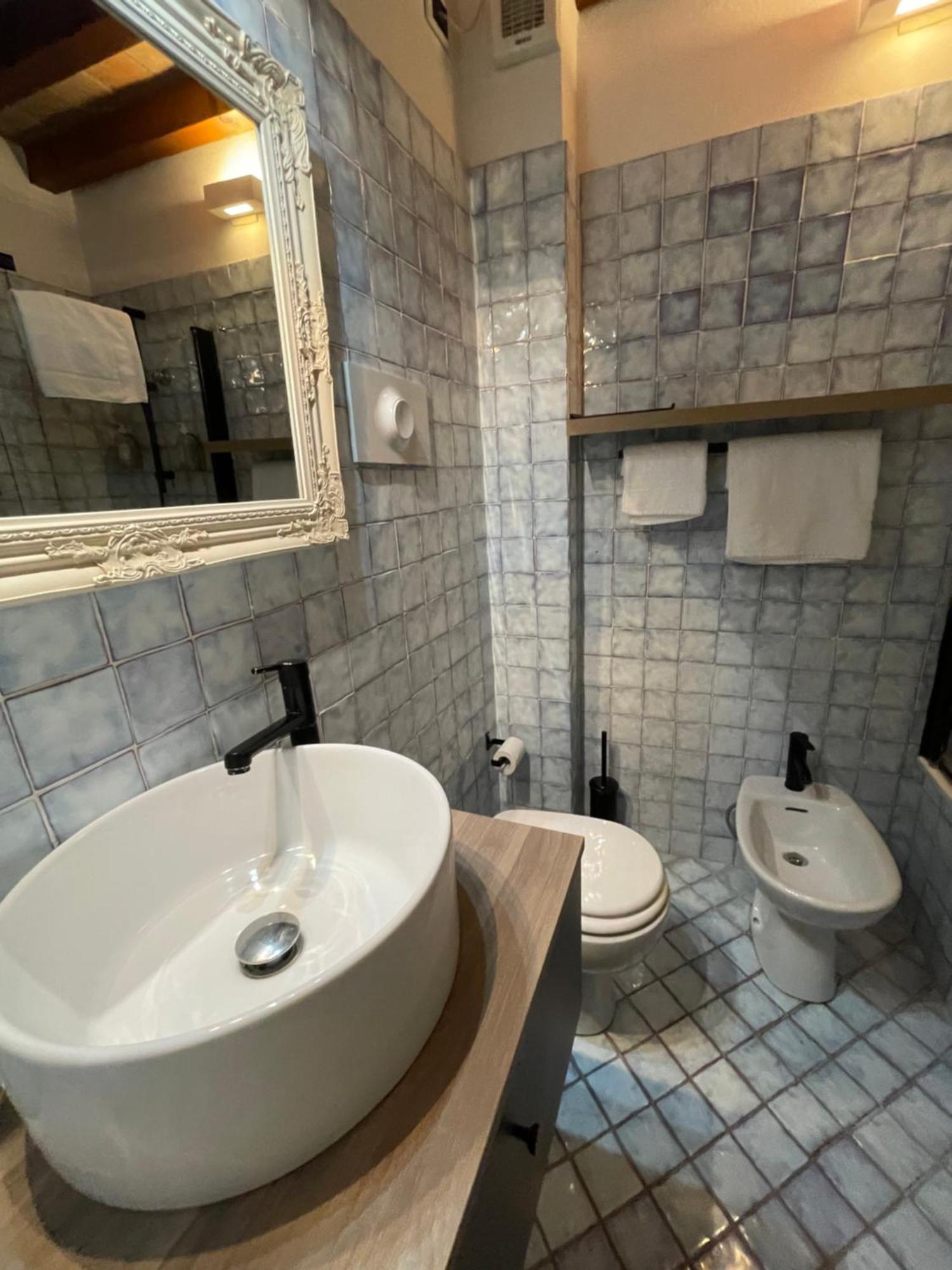 Le Camere Di Bsuites Affittacamere Парма Стая снимка