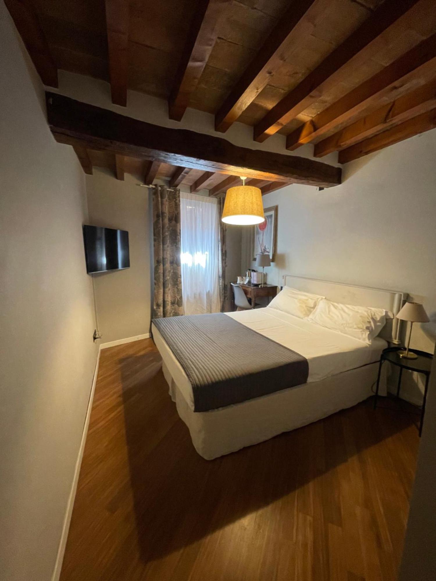 Le Camere Di Bsuites Affittacamere Парма Екстериор снимка